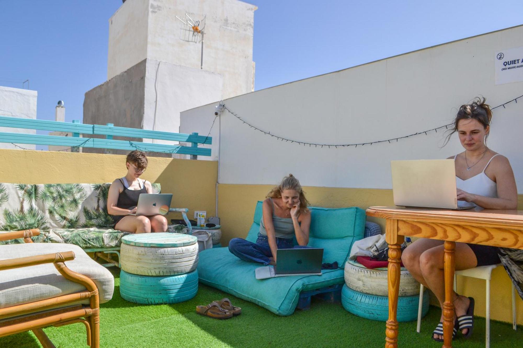 Daydream Medano Coliving Hostel El Médano Екстериор снимка